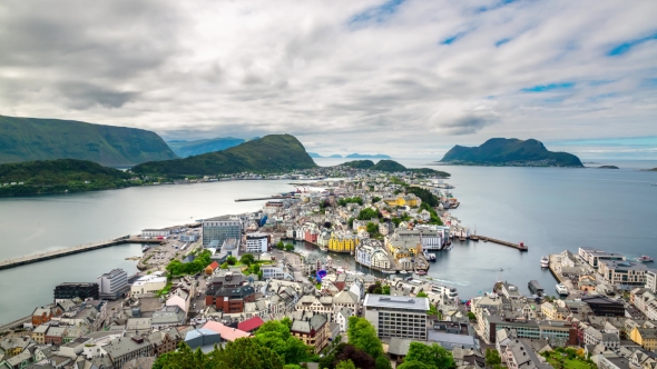 Aksla at the City of Alesund, Norway alt