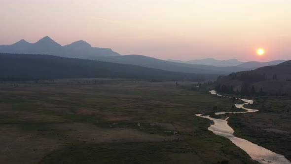 Sunset Above Valley Creek in Stanley, Idaho - Summer - Aerial Tracking alt