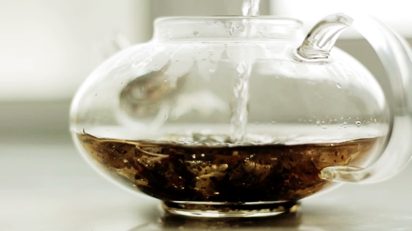 Brew Tea in a Glass Tea Pot