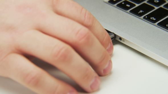 Unplugging and Plugging USB Flash Drive alt