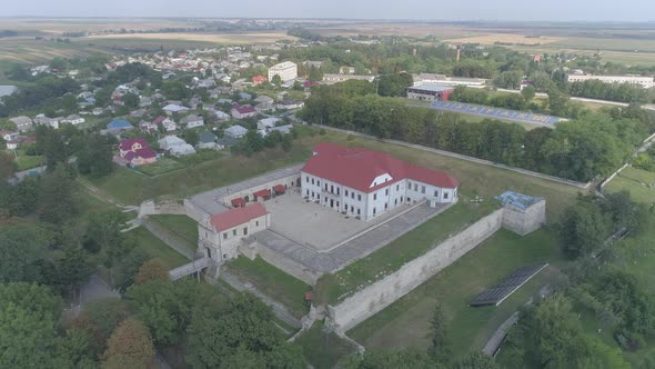 Aerial view of a fortress and a castle alt