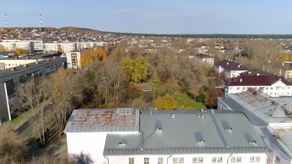 Aerial view of park next to house of culture and three-story and five-story houses 60 alt