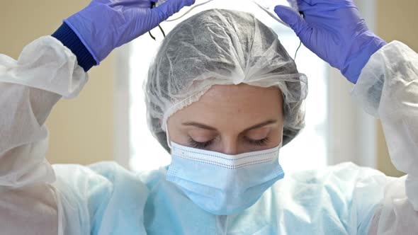 Portrait Tired Doctor alt