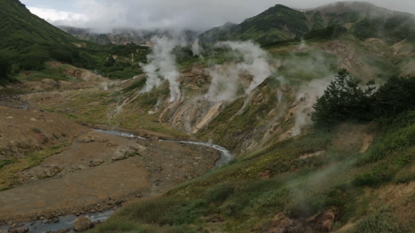 Valley of Geysers in Kamchatka Peninsula alt