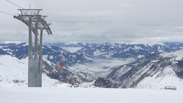 Gondola lifts at Kitzsteinhorn alt