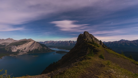Cloud  at Night at the Peak of Mountain alt