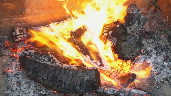 Fire Wood for Barbecue Charcoal   of a Warm Fire Burning in a Campfire alt