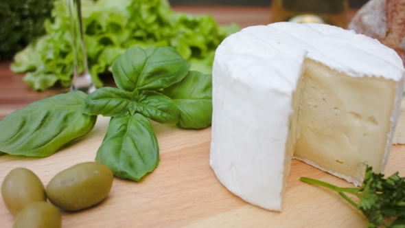 Head of Soft Blue Cheese with Bread alt