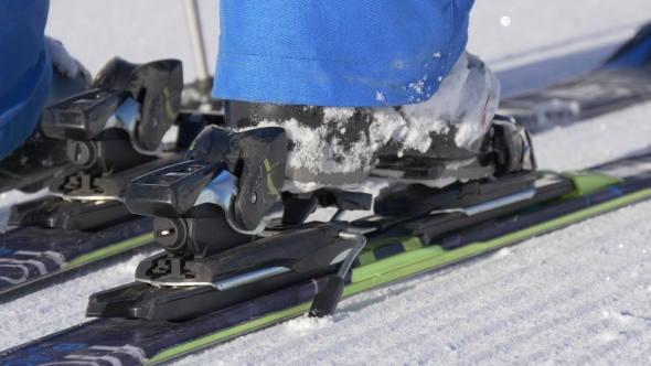 Fixing the Ski Boot To the Ski alt