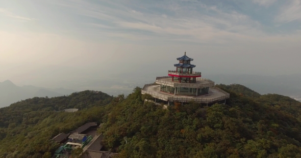 Tianmen Shan Temple on Top of Tianmen Mountain alt