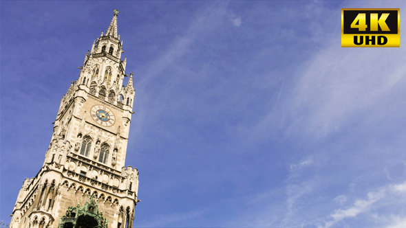 Clock Tower in Marienplatz alt