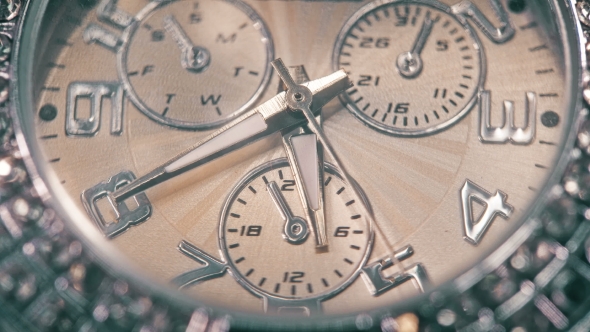 Beautiful Clock Shot with  Lens alt