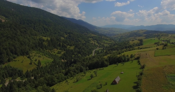 Carpathian Mountains In A Beautiful Summer Day alt