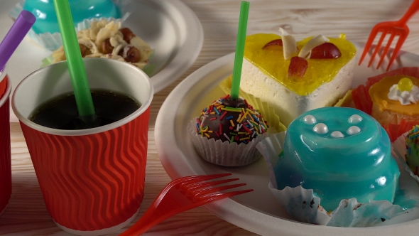 Delicious Cupcakes with Drinks.