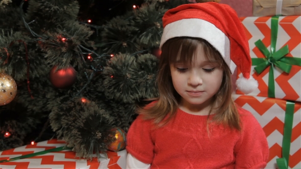 Little Girl Writes Letter to the Santa Claus alt