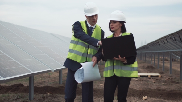 Engineers on Solar Farm alt