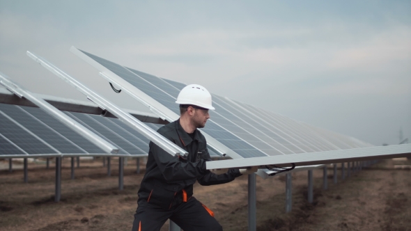 Workers Install the Photovoltaic Panel alt