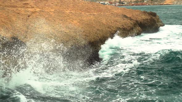 The Waves Beat Against the Rocks, Storm on the Mediterranean Sea, The Sea Is Turquoise, Slow Motion alt