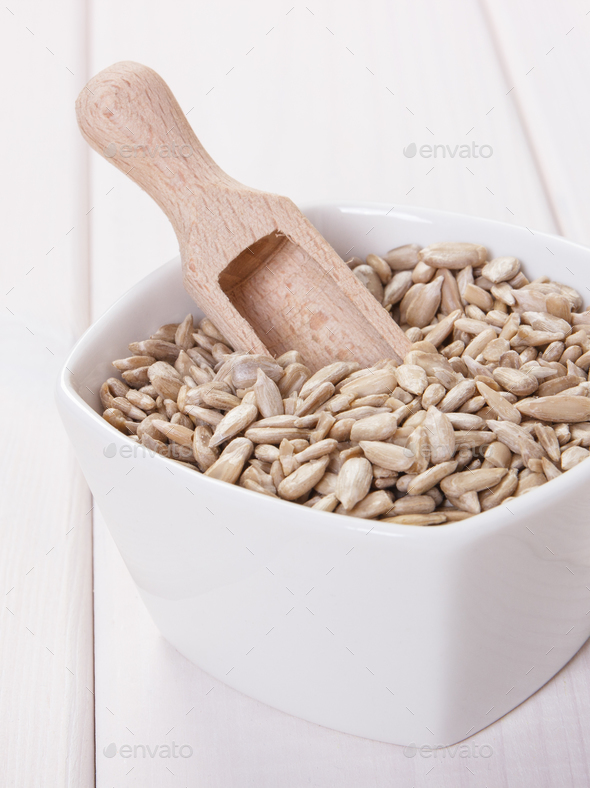 Sunflower seeds containing zinc and dietary fiber, healthy nutrition