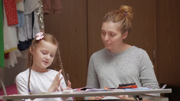 Girl With Mother Home Education alt