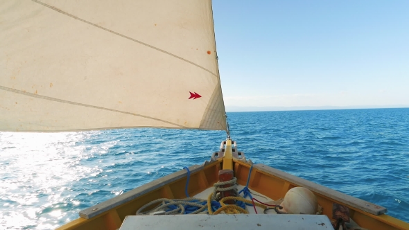 Boat Sailing the Caribbean Sea alt