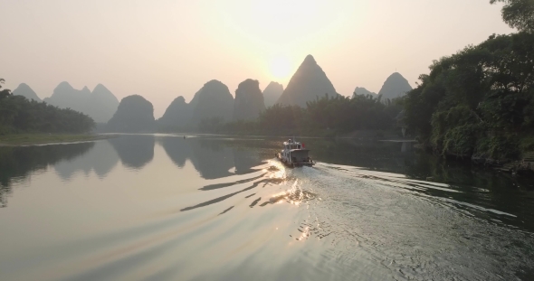 Beautiful Natural Landscapes of Guilin alt