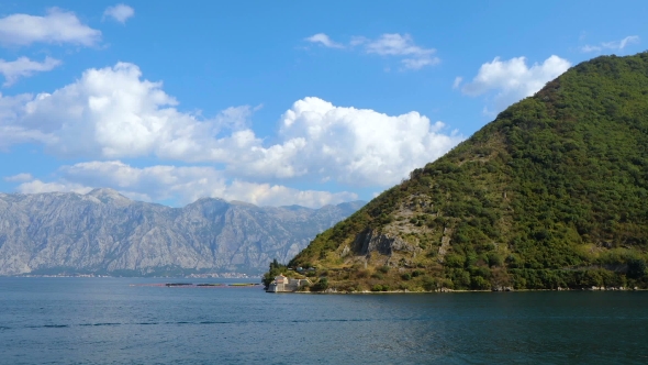 Sea and Mountains. Big Rock
