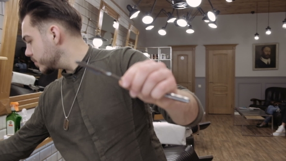 VideoHive Hairdresser Heating the Blade of Old-fashioned Straight Razor Under Stream of Fire for Smoother 19922988 VideoHive Hairdresser Heating the Blade of Old-fashioned Straight Razor Under Stream of Fire for Smoother 19922988