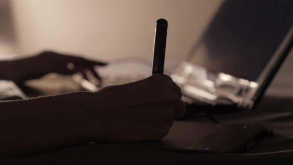 Graphic Designer Working alt