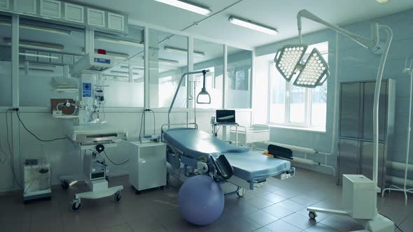 Equipped Hospital Ward for Giving Birth alt