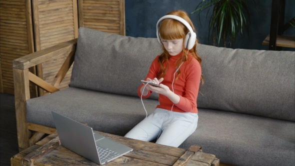 Little Gir Using Smartphone alt