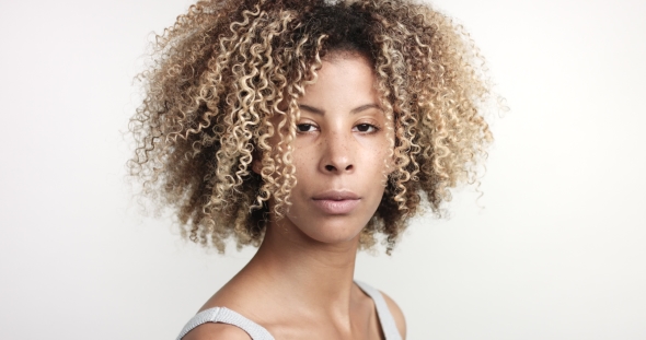 Black Woman with Curly Afro Hiar Portrait alt