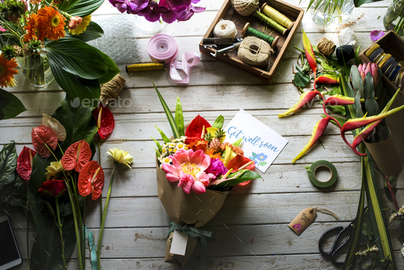 Get well soon message with bouquet
