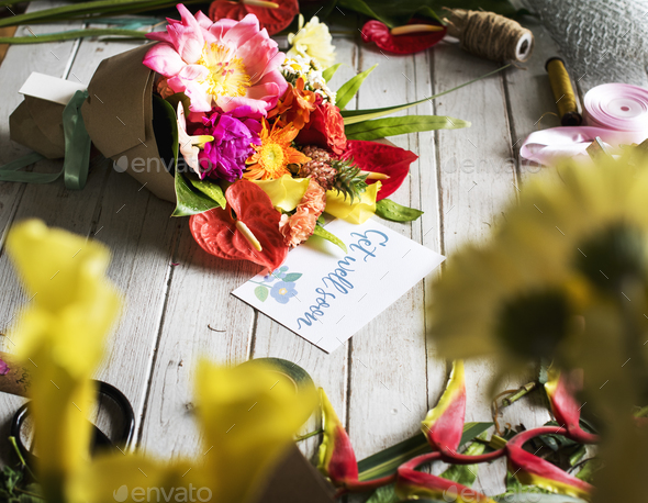Get well soon message with bouquet