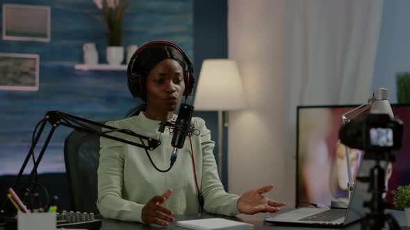 Influencer Making Online Internet Content for Web Subscribers in Home Podcast alt