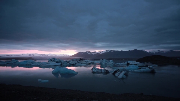 Lagoon Yokulsaurloun, Glaciers in Iceland in Summer, , Hyperlapse, Pink and Orange Sunrise Sunset