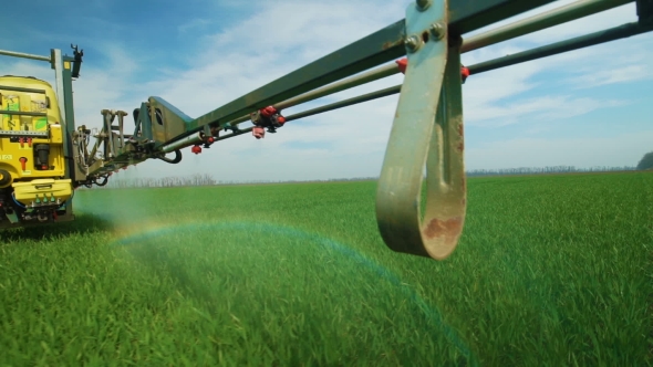 Spraying Wheat Fields with Herbicides by 3D Nozzle Sprayer alt