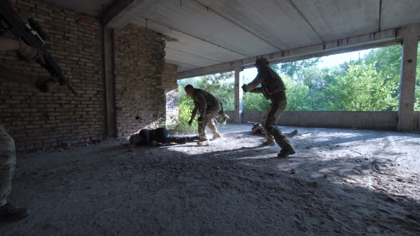 Swat Releasing Hostage in Building alt