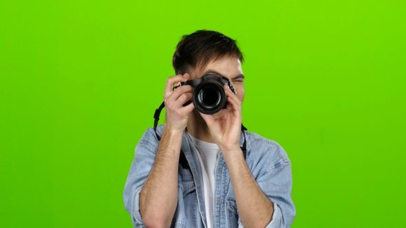 Photographer Makes Beautiful Pictures of Different Famous Models. Green Screen alt