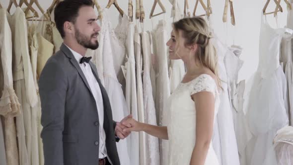 Happy Bride and Groom in Wedding Dress Prepare for Married in Wedding Ceremony alt