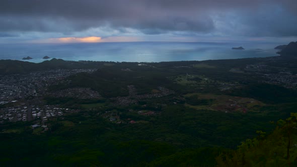 Timelapse of Sunrise from Olomana in Hawaii alt