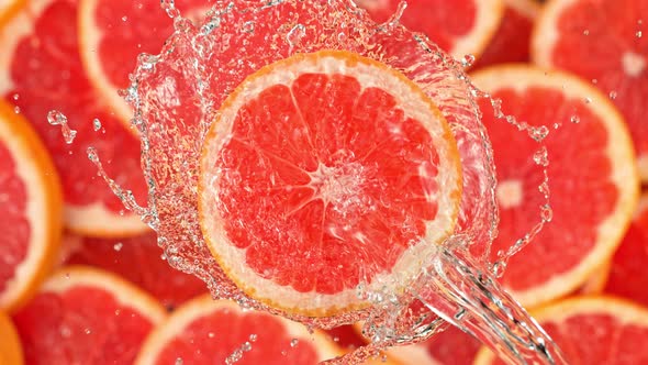 Super Slow Motion Shot of Splashing Water on Rotating Grapefruit Slice at 1000Fps alt