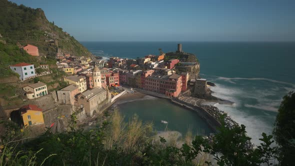 Vernazza Summer Timelapse alt