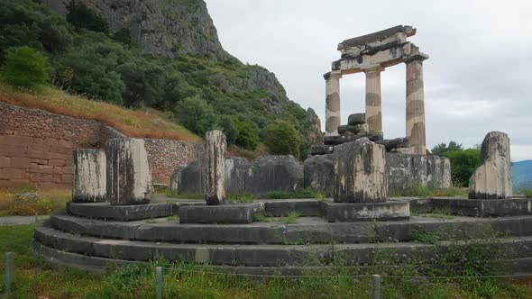 Tholos with Doric Columns at the Athena Pronoia Temple Ruins in Delphi, Greece alt