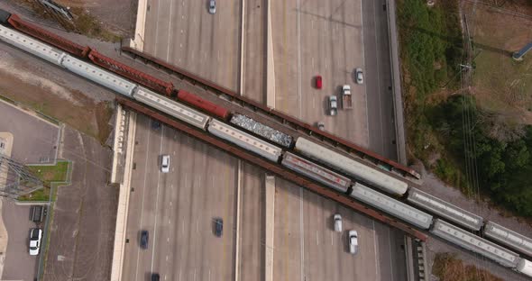 Birds eye view of cars on I-10 freeway in Houston, Texas. alt
