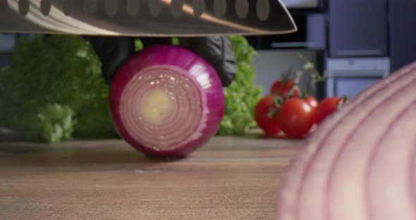 Slicing Fresh Onions for Salad alt