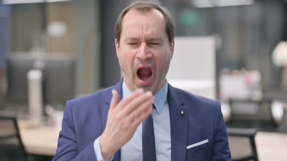 Portrait of Sleepy Businessman Yawning alt