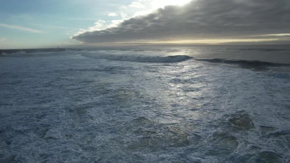 Storm Waves Crash alt