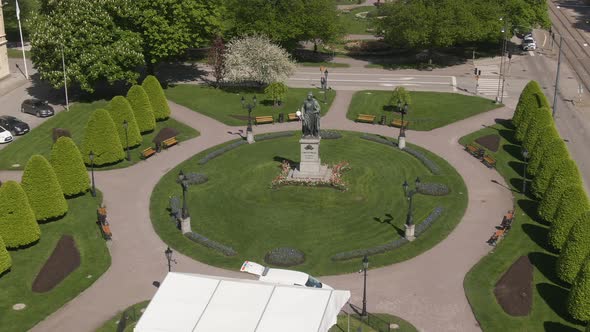 Close up view of Carl Johans park with statue of king Karl Johan XIV, Norrkoping alt