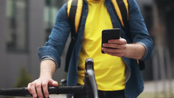 The Food Delivery Guy is Standing alt